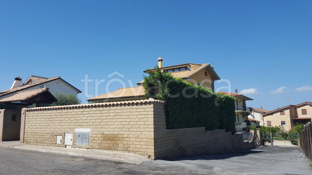 Villa in vendita a Monterosi piazza Principe Umberto del Drago