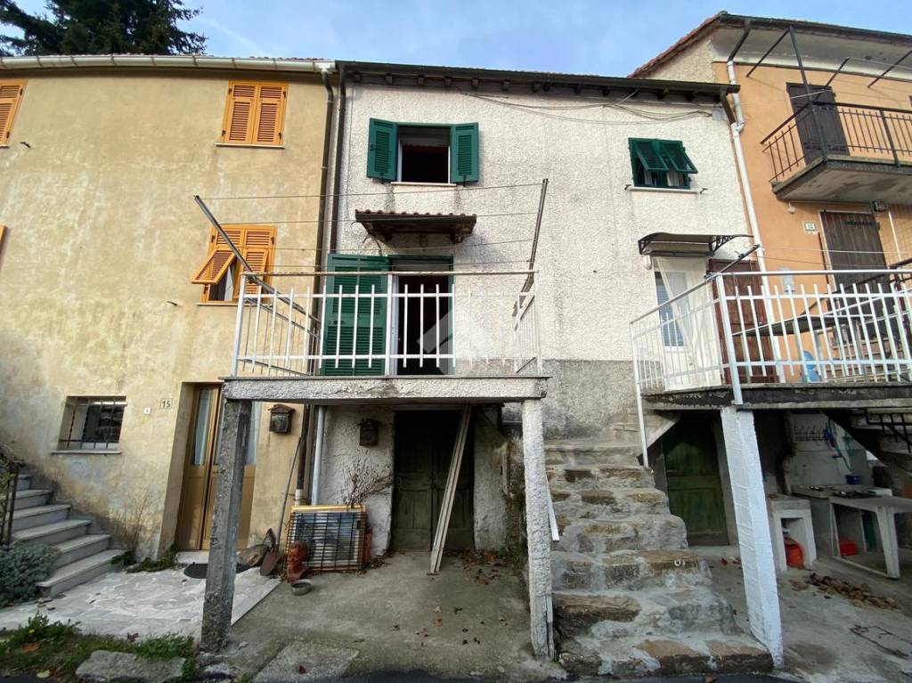Casa Indipendente in vendita a Montoggio località cravasco