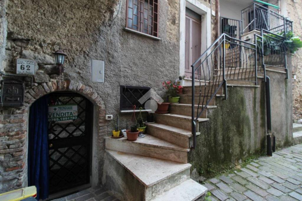 Appartamento in vendita a Casaprota via Cesare Battisti