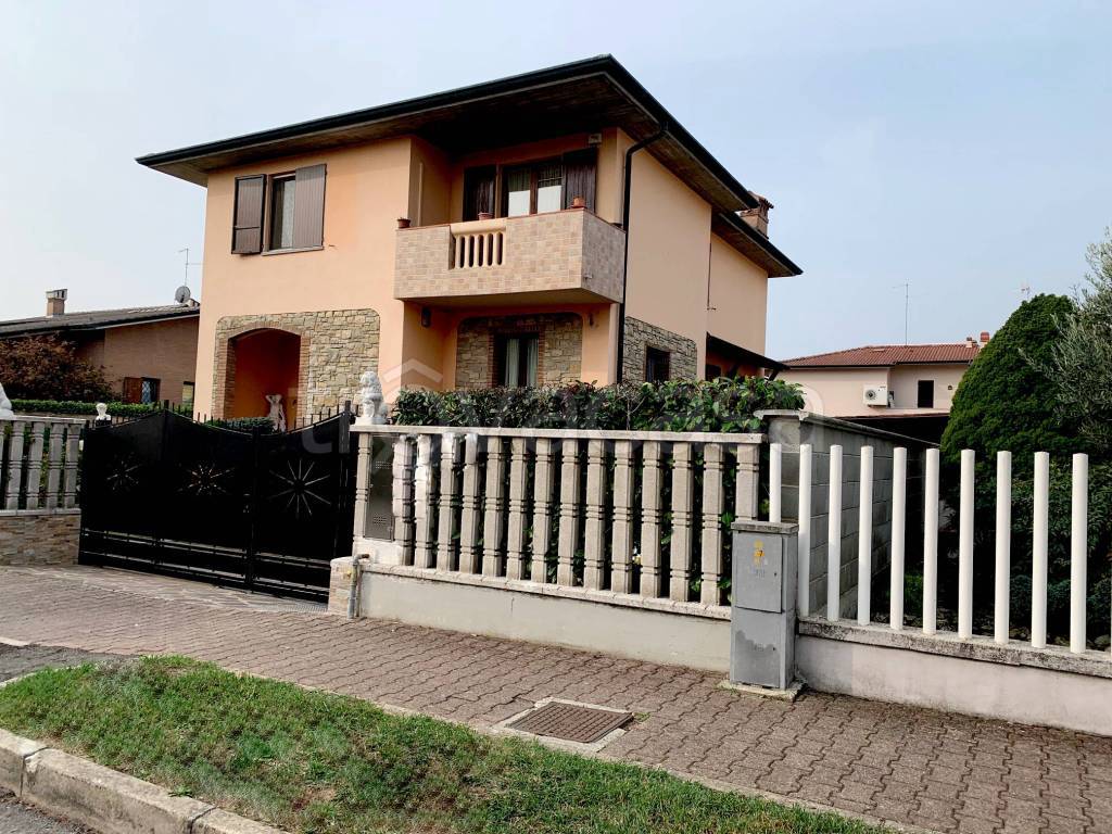 Appartamento in vendita a Misano di Gera d'Adda via Michelangelo Merisi
