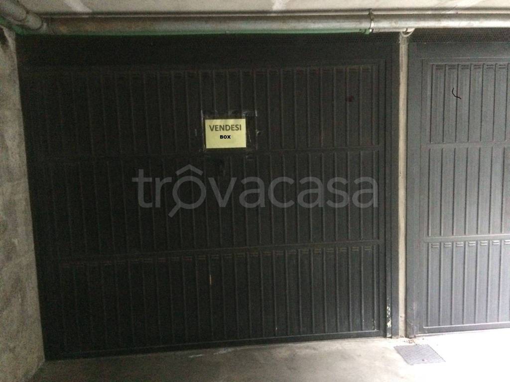 Garage in vendita a Cerro Maggiore piazza Don Vittorio Branca