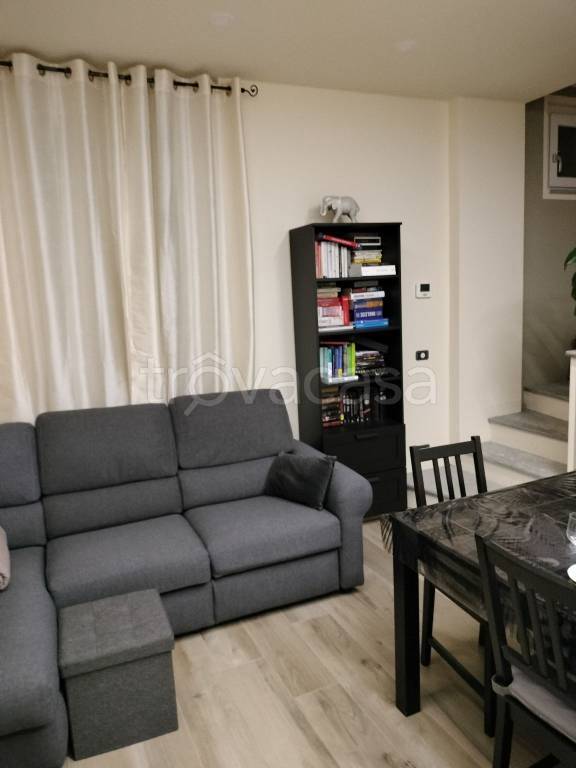 Appartamento in in affitto da privato a Luino via Cesare Battisti, 2