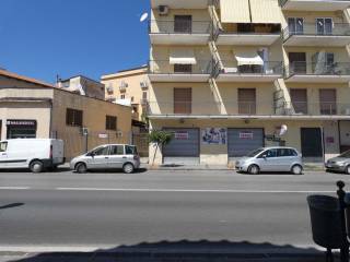 Negozio in vendita a eboli piazza madonna delle grazie, 1