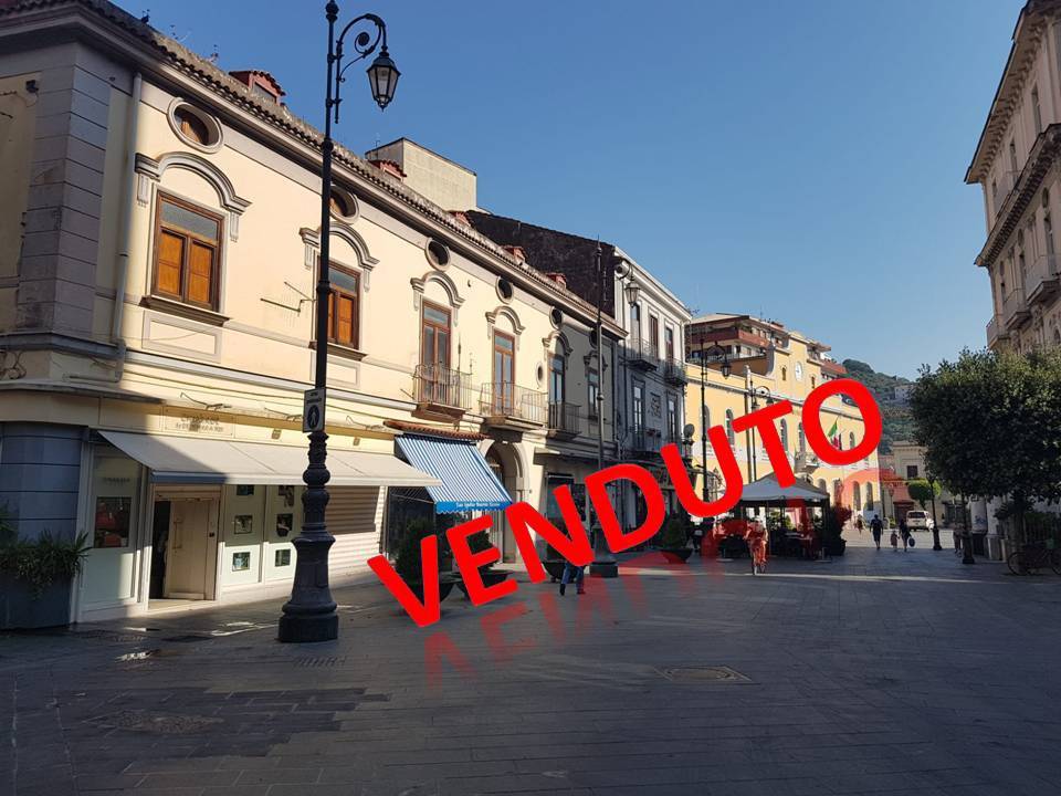 Negozio in vendita a Nocera Inferiore piazza Giovanni Amendola, 2