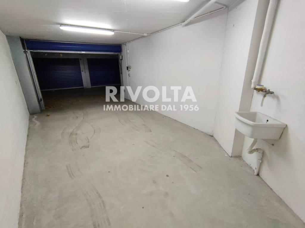 Garage in vendita a Roma via Fiera di Primiero