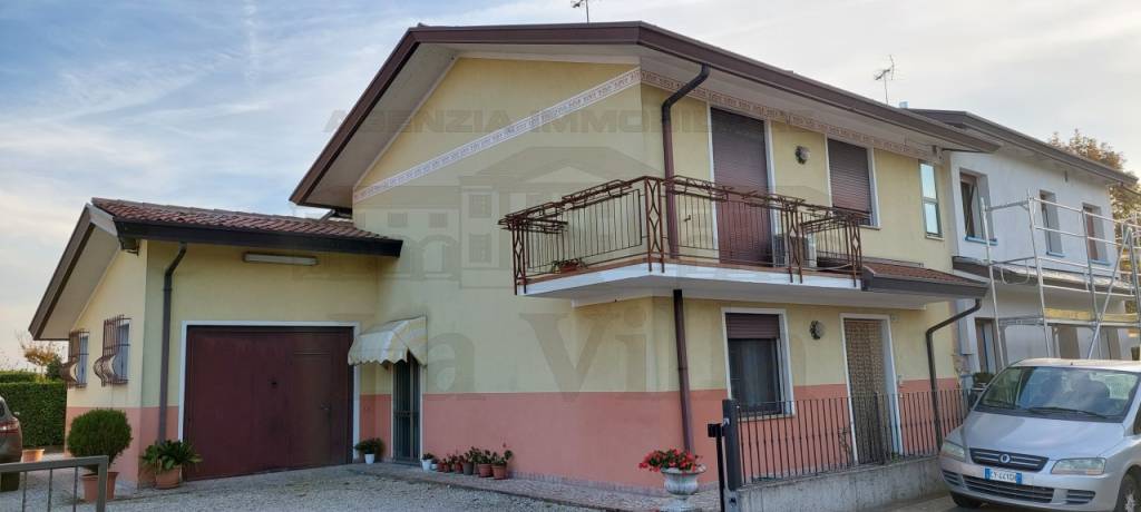 Villa Bifamiliare in vendita a Piazzola sul Brenta via Isola, 35