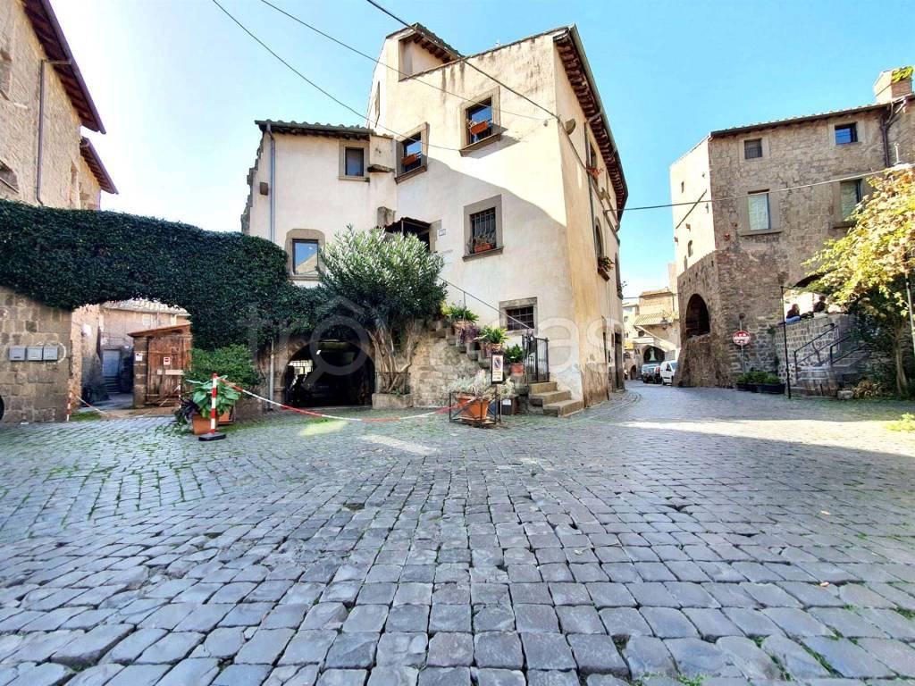 Appartamento in vendita a Viterbo via San Pellegrino