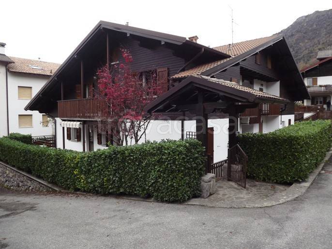 Villa a Schiera in vendita a Serina piazza Europa
