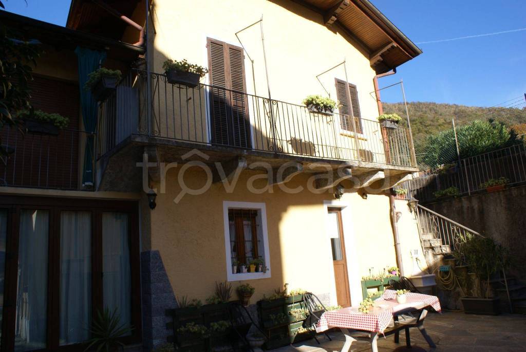 Villa Bifamiliare in in vendita da privato a Mergozzo via Zanotti
