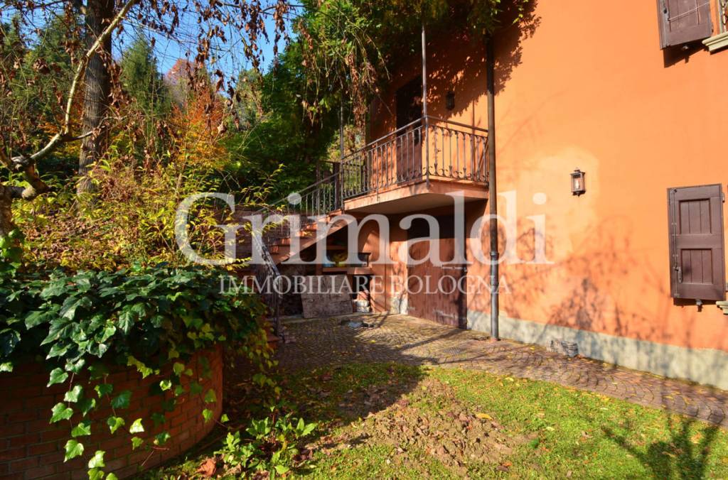 Villa in vendita a Bologna via Di Ravone