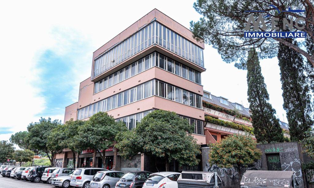 Ufficio in vendita a Roma via dei Colli Albani