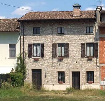 Villa a Schiera all'asta a Castel Goffredo contrada Berenzi, 5