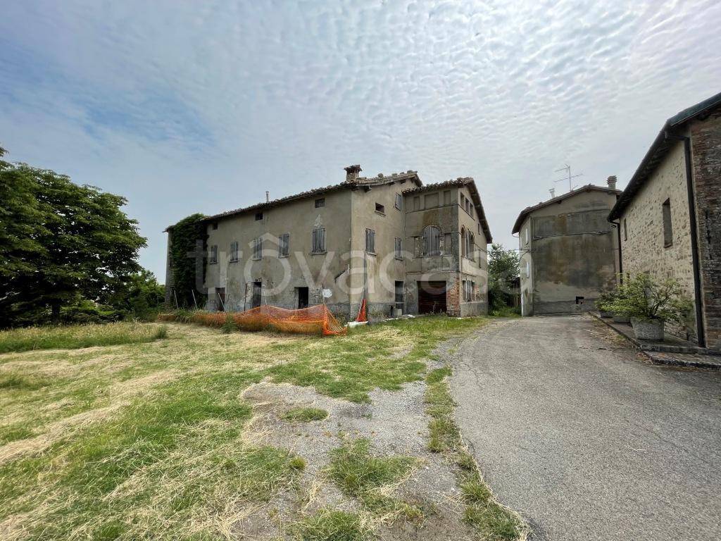 Colonica in vendita a Castelvetro di Modena via Sinistra Guerro, 18/a