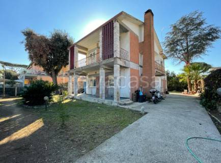 Villa in vendita a Fiumicino viale Castellammare, 282