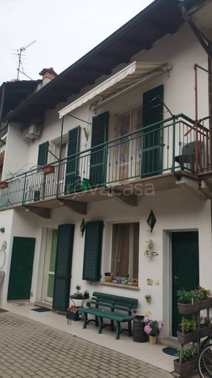 Casa Indipendente in vendita a Trecate via Cristoforo Colombo, 4