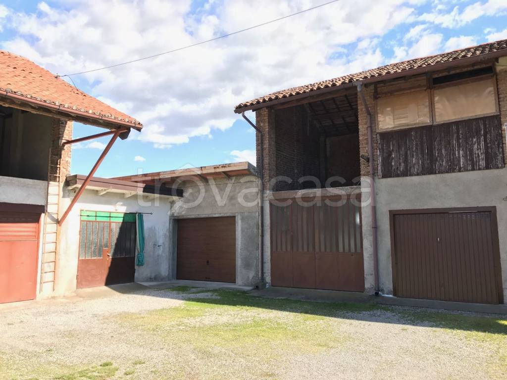 Casa Indipendente in vendita a Vaprio d'Adda via Canaletto