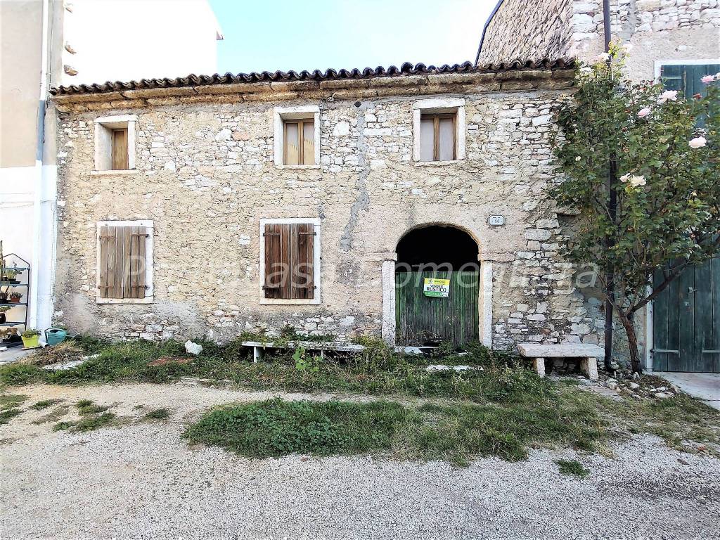Rustico in vendita a Sant'Ambrogio di Valpolicella via valle, snc