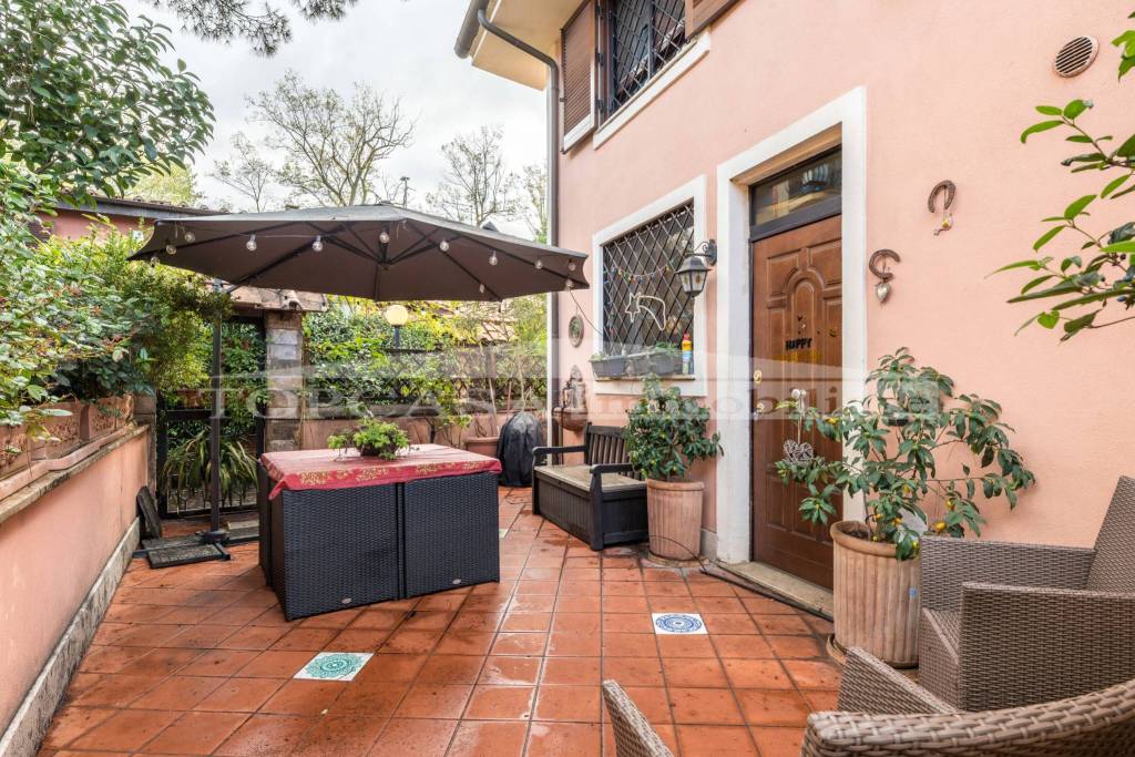 Villa a Schiera in vendita a Roma via Ardeatina, 130