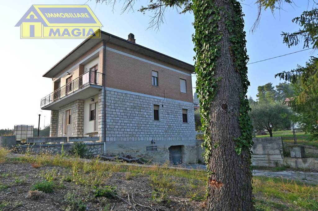 Casa Indipendente in vendita ad Ascoli Piceno via Dei Giaggioli