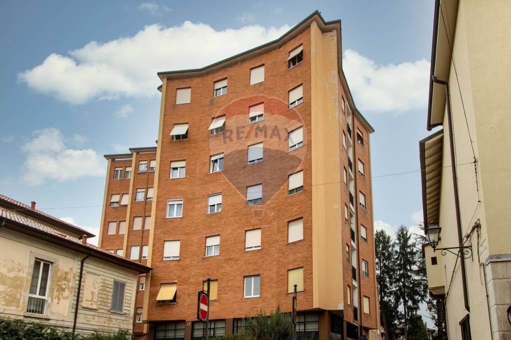 Appartamento in vendita a Vimercate via Camillo Benso Cavour, 63