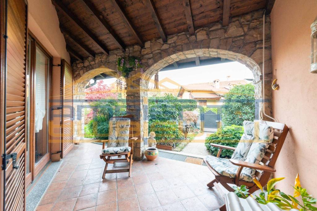 Villa Bifamiliare in vendita a Lomagna via Milano, 49