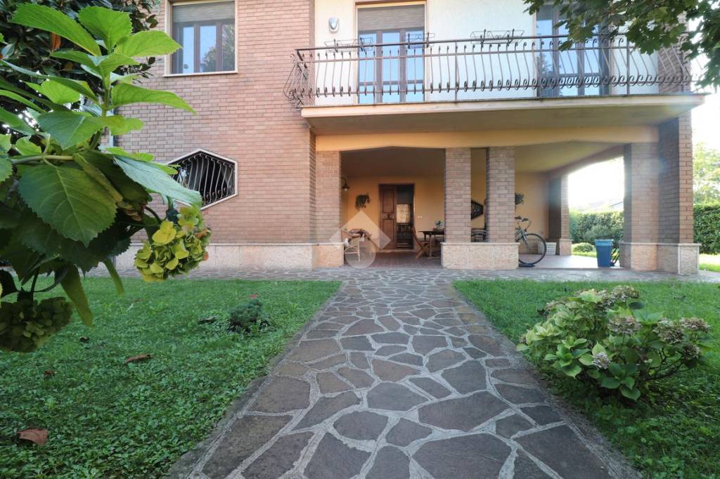 Villa Bifamiliare in vendita a Porto Mantovano strada Antonio Gramsci, 1/l