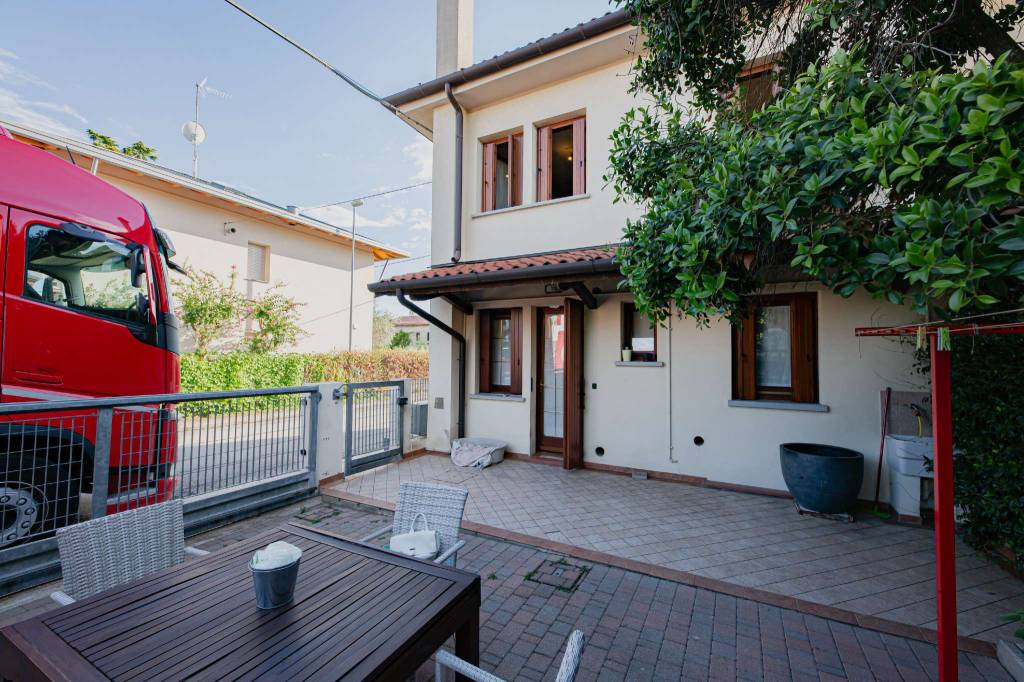 Villa a Schiera in vendita a Codroipo via Giuseppe Bianchi