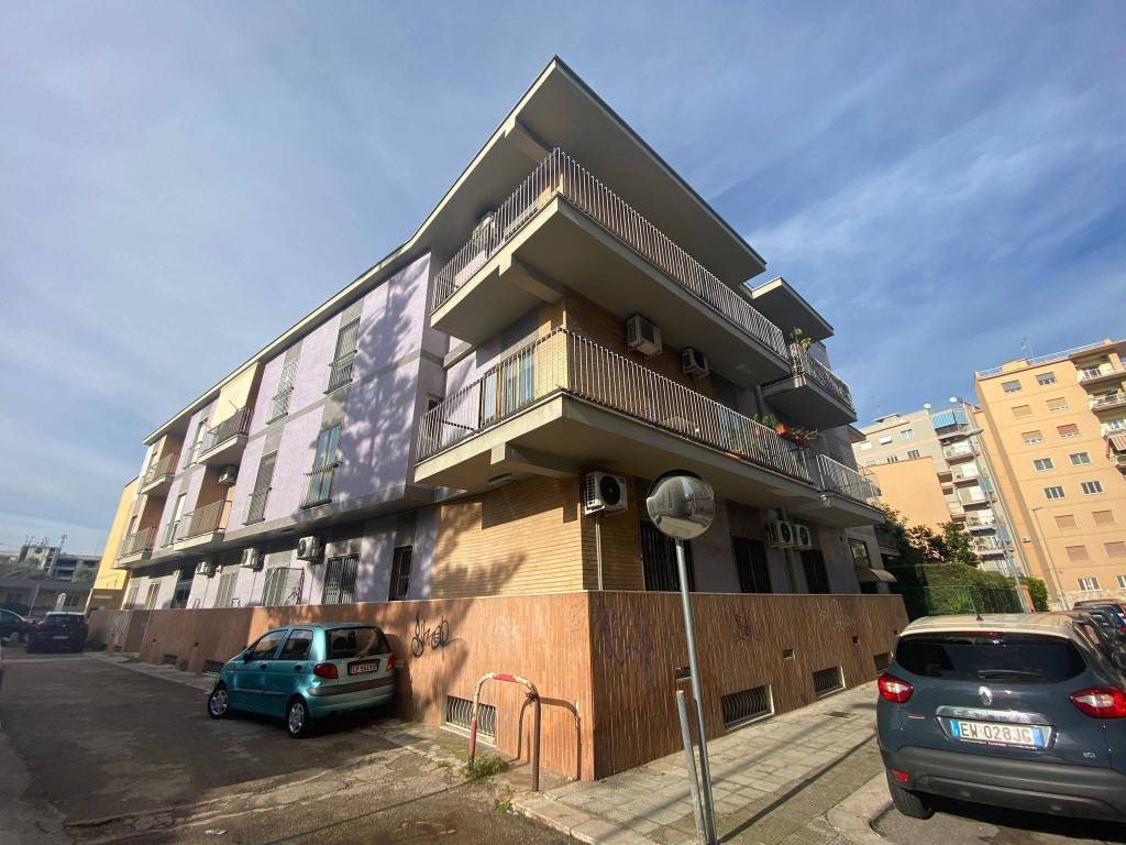 Appartamento in vendita a Bari via picone