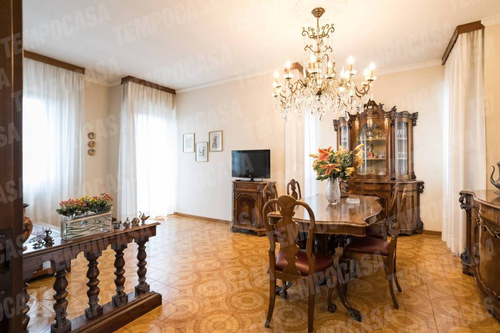 Appartamento in vendita a Mariano Comense via Giotto