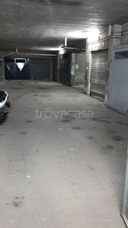 Garage in vendita a Napoli via dello Sport