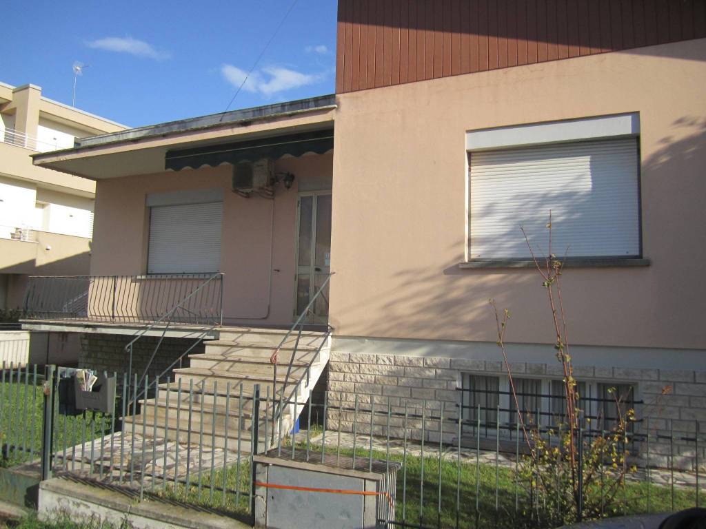 Villa in vendita a Fano via Don Luigi Perosi