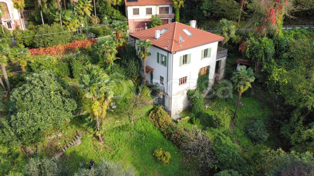 Villa in vendita a Tronzano Lago Maggiore via Riviera