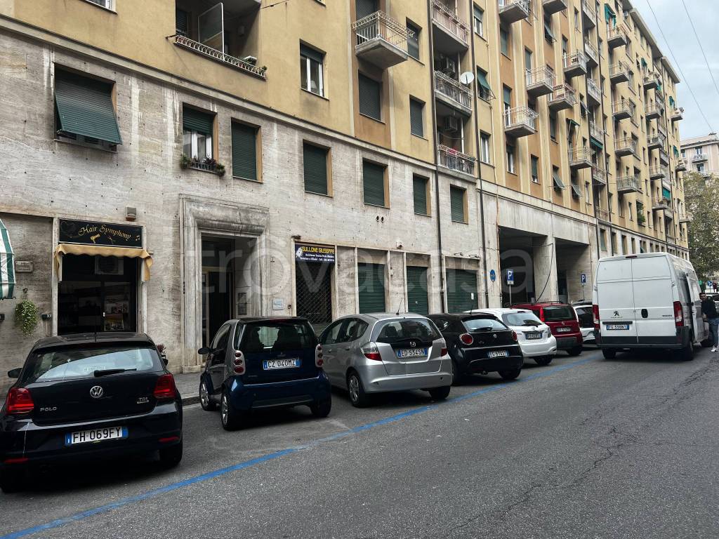 Negozio in affitto a Genova via Giovanni Battista Magnaghi