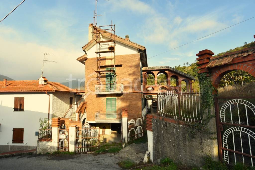 Villa in vendita a Casella via Stabbio