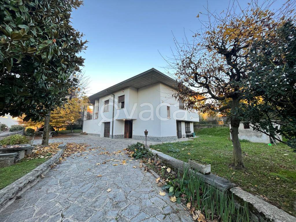 Villa in vendita a Bosisio Parini via Belvedere, 3