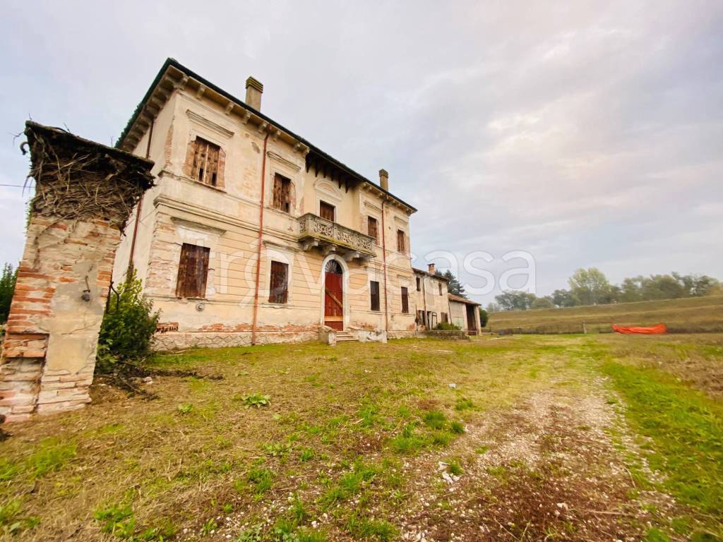 Casale in vendita a Ronco all'Adige via Baceda