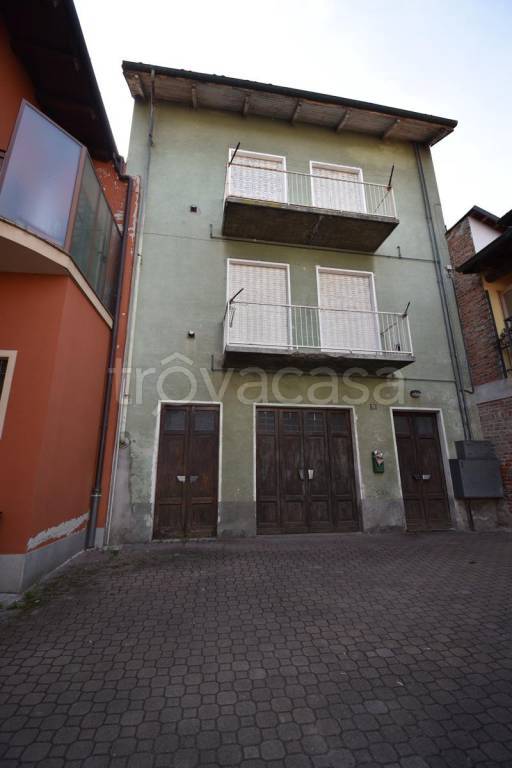 Casa Indipendente in vendita a Canale piazza Trento e Trieste, 29
