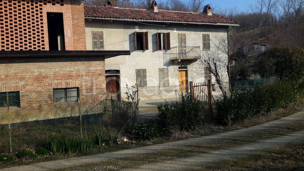 Cascina in in vendita da privato ad Asti frazione Mombarone, 66