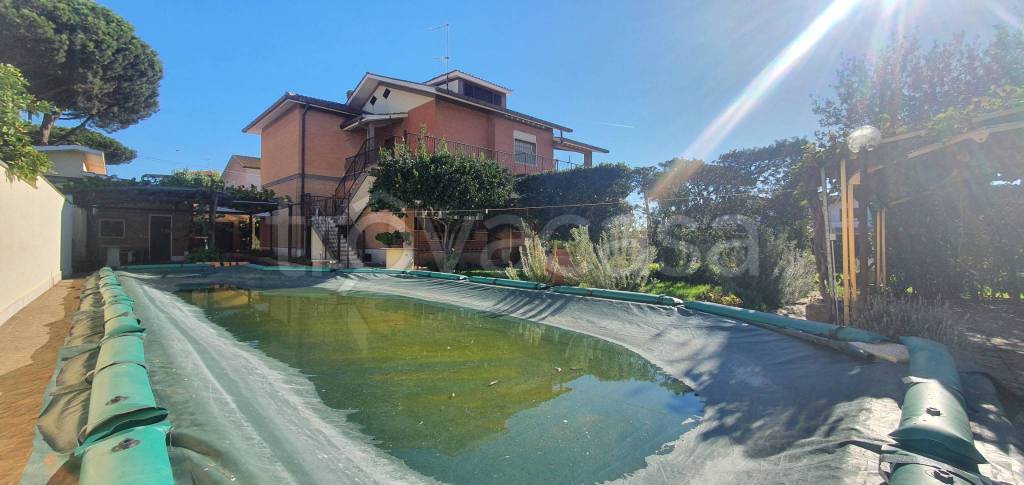 Villa in vendita ad Anzio via dei Girasoli
