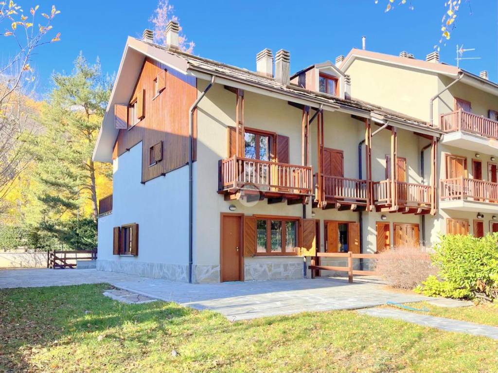 Villa a Schiera in vendita a Bardonecchia via Giuseppe Mazzini, 8