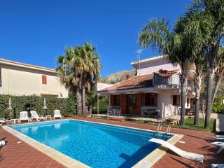 Villa in vendita a castellammare del golfo contrada fraginesi, 431