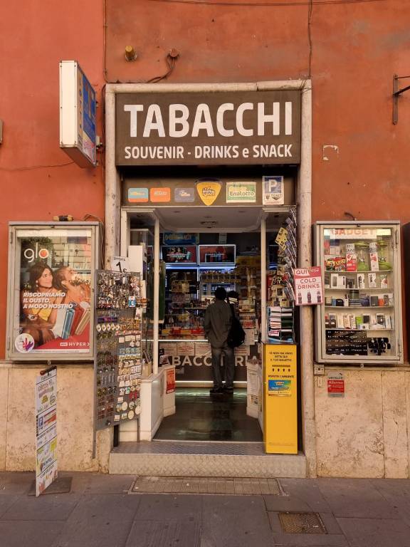 Tabaccheria in vendita a Roma via Cola di Rienzo