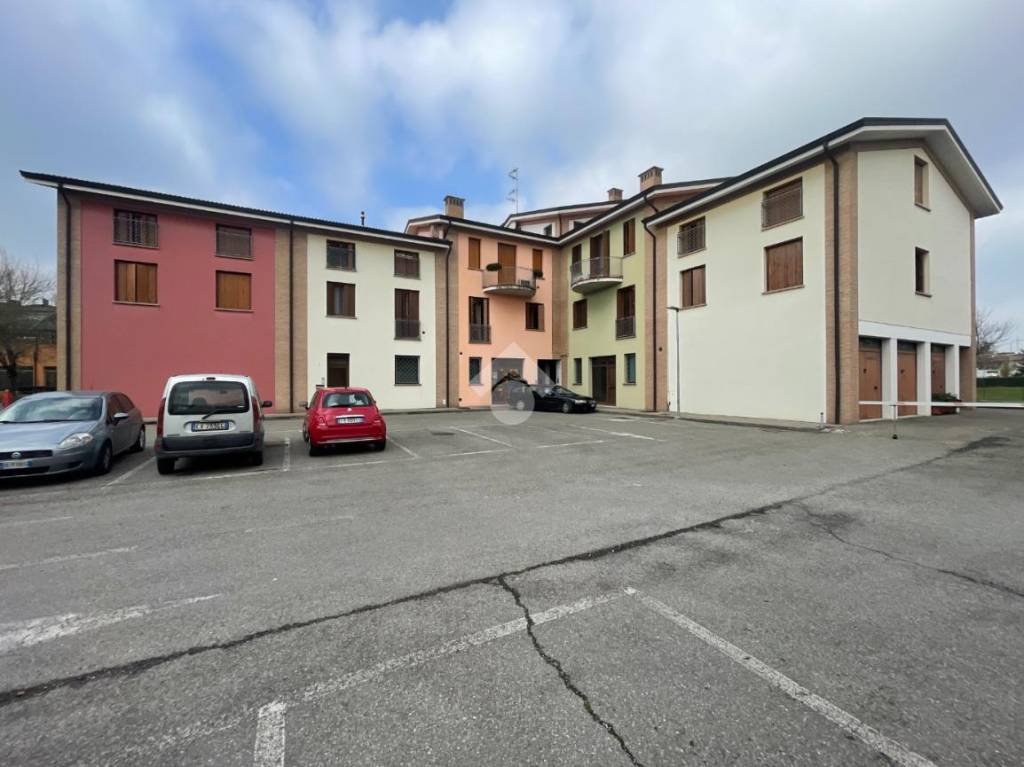 Appartamento in vendita a Castelnovo di Sotto via Parini, 10