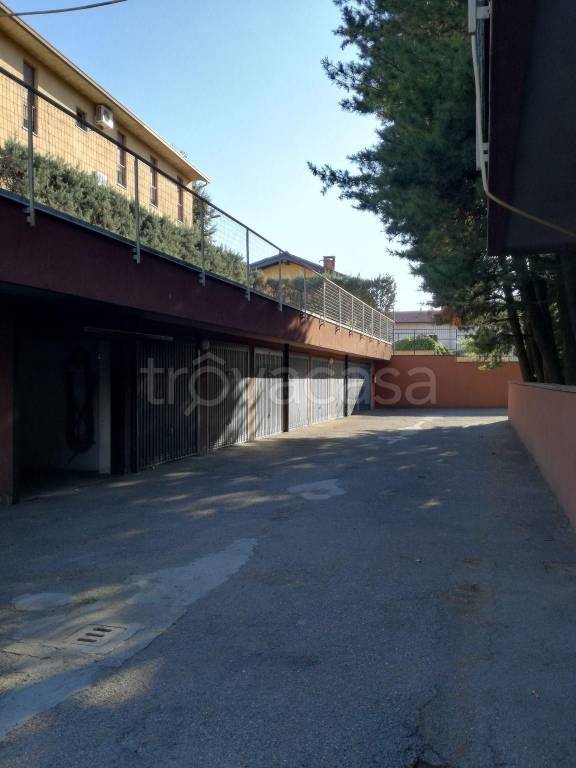 Garage in vendita a Gorla Minore viale Cesare Battisti, 12