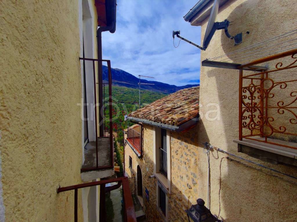 Casa Indipendente in vendita a Caramanico Terme via del Morrone