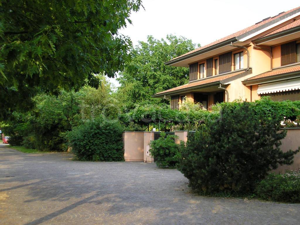 Villa in vendita a Cusago via Ugo Foscolo