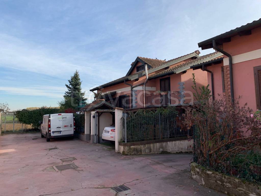 Villa in vendita a Vellezzo Bellini via Alessandro Manzoni