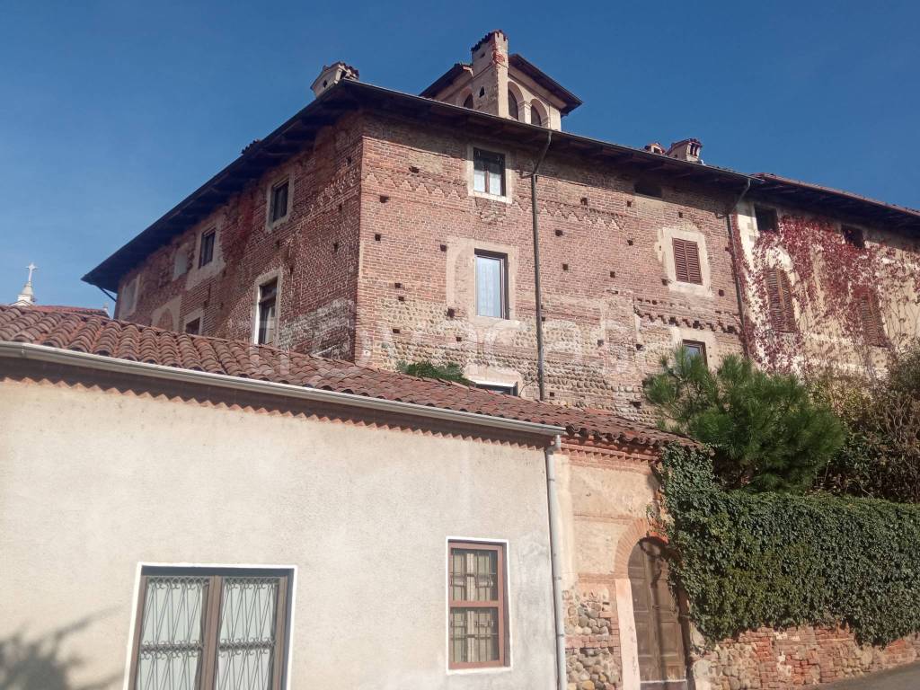 Intero Stabile in vendita a Buronzo via Castello