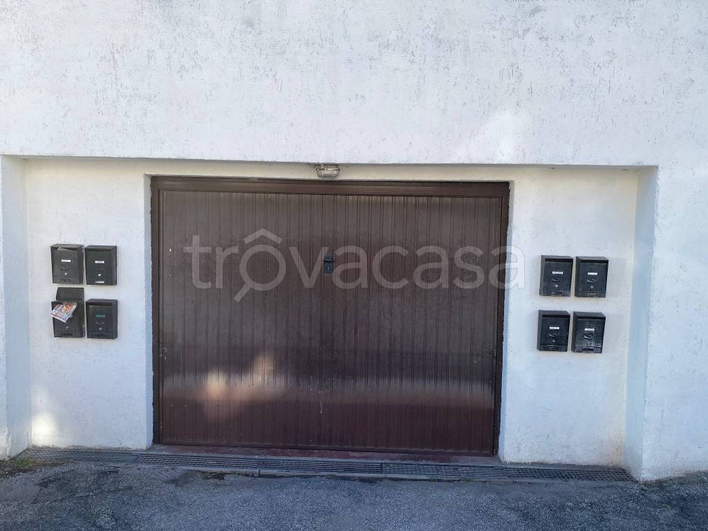 Garage in affitto a Calalzo di Cadore via Marmarole, 20