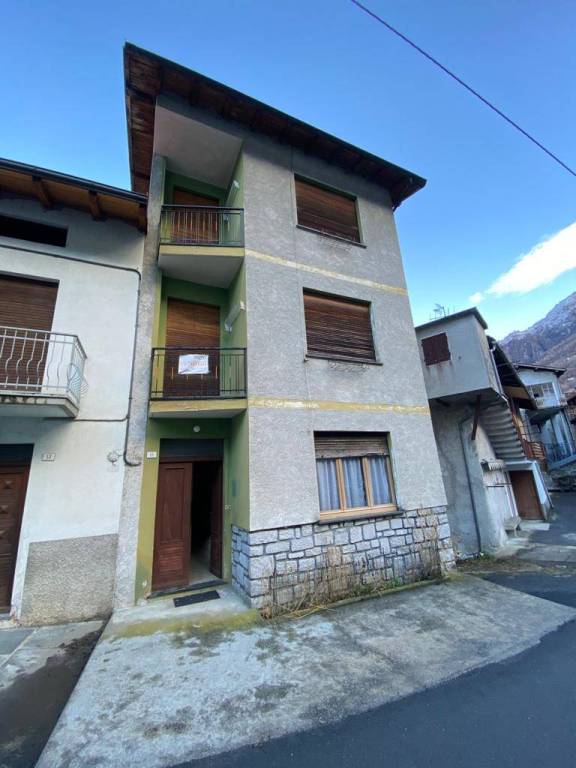 Villa Bifamiliare in vendita a Verceia via alle Corti, 15
